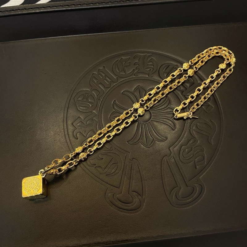 Ch*0me He**ts necklaces